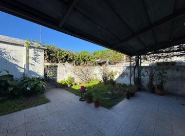 Casa · 110m² · 4 Ambientes · 1 Cochera · Venta Casa 4 Amb. Cochera, Patio (Acepta Permuta)