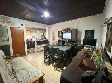 Casa · 80m² · 3 Ambientes · 1 Cochera · Casa 3 Ambientes Jardin y Cochera a Refaccionar