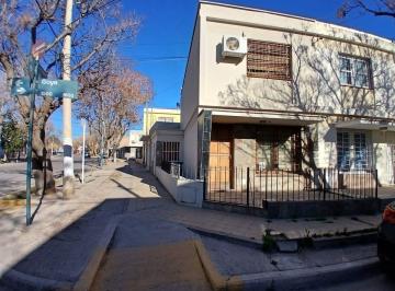 Casa · 100m² · 3 Ambientes · 1 Cochera · Venta Casa Esquina Godoy Cruz