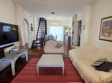 Casa · 224m² · 5 Ambientes · 1 Cochera · Venta Casa 5 Amb con Patio Cochera Apto Credito