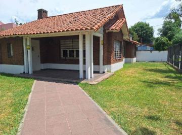 Casa · 140m² · 6 Ambientes · 2 Cocheras · Venta Casa 6 Amb Jardín Cocheras Merlo Permuta
