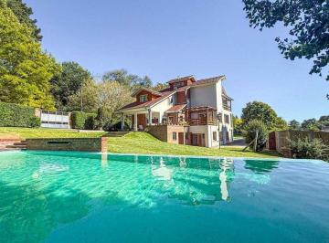 Casa · 403m² · 7 Ambientes · 3 Cocheras · Venta Casa 5 Ambientes Parque y Piscina Sierras