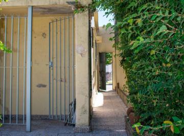 Casa · 120m² · 2 Ambientes · 1 Cochera · Venta Casa Bernal Oeste Amplio Lote Quilmes
