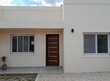 Casa · 68m² · 3 Ambientes · 1 Cochera · Venta - Casa 3 Amb. - Apto Credito - Chascomús