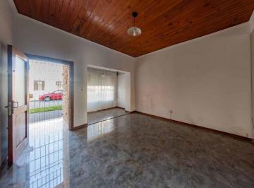 Casa · 148m² · 4 Ambientes · 1 Cochera · Casa de 4 Amb Lote Propio - Lanus Oeste - Cochera