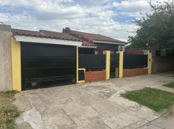 Casa · 70m² · 4 Ambientes · 1 Cochera · Venta de Propiedad en José Clemente Paz