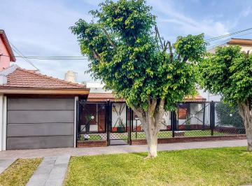 Casa · 180m² · 6 Ambientes · Casa en Venta - 3 Dorm. 4 Baños - Almirante Brown