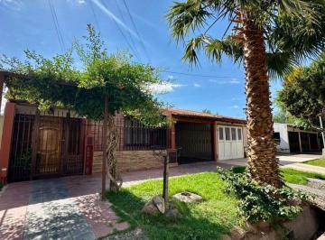 Casa · 110m² · 6 Ambientes · 1 Cochera · Casa en Venta Excelente Estado Las Heras