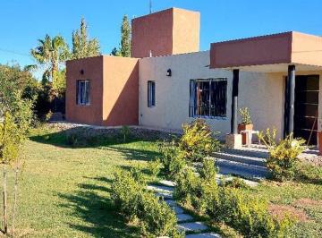 Casa · 115m² · 4 Ambientes · 3 Cocheras · Casa 2 Dorm. en Venta con Jardin