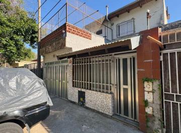 Casa · 155m² · 5 Ambientes · 1 Cochera · Casa en Venta Dividible, 3 Dorm., Patio