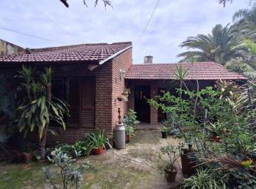Casa · 150m² · 4 Ambientes · 2 Cocheras · Casa en Venta 2 Dorm. Barrio Ludueña