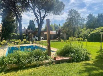 Casa · 73m² · 3 Ambientes · 1 Cochera · Venta Casa 3 Amb Apto Crédito - Acepta Permuta