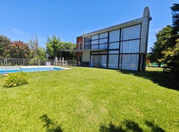 Quinta vacacional · 298m² · 4 Dormitorios · 3 Cocheras · Quinta en Venta Barrio Cerrado C. U. b. E. Escobar