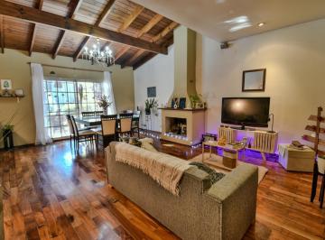 Casa · 130m² · 5 Ambientes · Venta Casa de 5 Ambientes con Jardin, Pileta y Quincho en Villa Luro