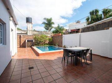 Casa · 145m² · 5 Ambientes · 1 Cochera · Venta Casa 3/4 Dorm. con Cochera y Patio