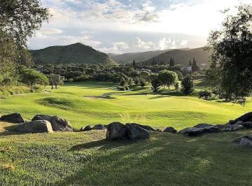 Terreno · 1650m² · Potrerillo de Larreta, El Mejor Lote Fondo Al Golf! Precio Imbatible, con Escritura Inmediata!