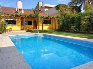 Casa · 216m² · 5 Ambientes · 2 Cocheras · Venta Casa 5 Amb Pileta Quincho Villa Adelina