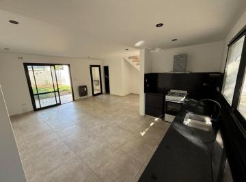 Casa · 90m² · 4 Ambientes · 1 Cochera · Casa en City Bell