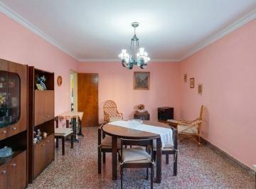 Casa · 156m² · 4 Ambientes · 2 Cocheras · Venta de Casa 3 Dorm. y Galpon en Los Hornos