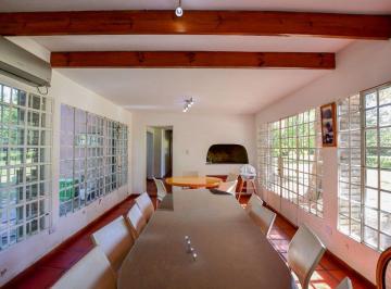 Casa · 220m² · 8 Ambientes · 2 Cocheras · Casas en Venta Villa Elisa. La Plata