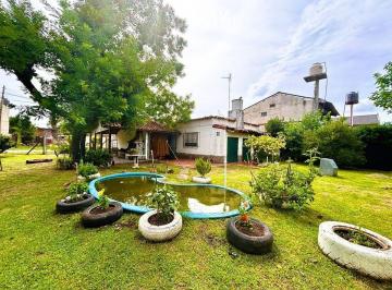 Quinta vacacional · 90m² · 2 Dormitorios · 1 Cochera · Casa Quinta Venta Pileta Parque 749,8 m². J. C. Paz
