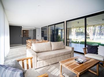Casa · 276m² · 5 Ambientes · 1 Cochera · Venta Casa Pinamar