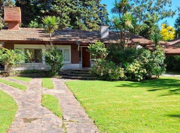 Casa · 130m² · 4 Ambientes · 1 Cochera · Casa a La Venta en Pinamar Zona Iglesia