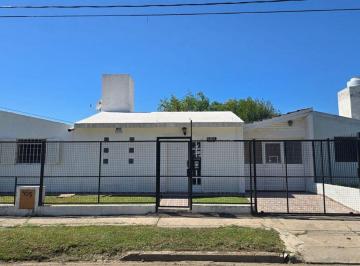 Casa · 110m² · 4 Ambientes · 2 Cocheras · Venta Hermosa Casa 3 D en B° 20 de Junio