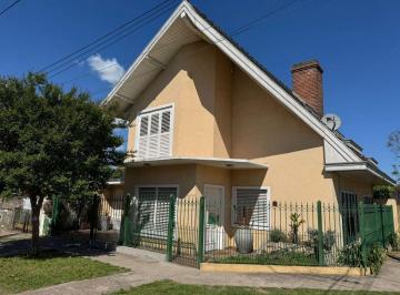Casa · 164m² · 5 Ambientes · 1 Cochera · Casa en Venta 5 Ambientes Florencio Varela