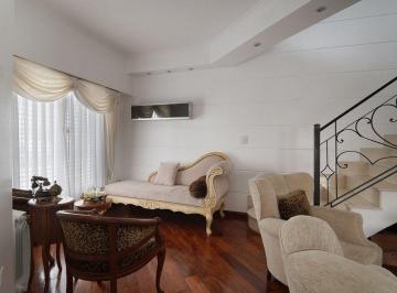 Casa · 243m² · 5 Ambientes · 2 Cocheras · Venta Casa en Avellaneda con Pileta Apta Credito