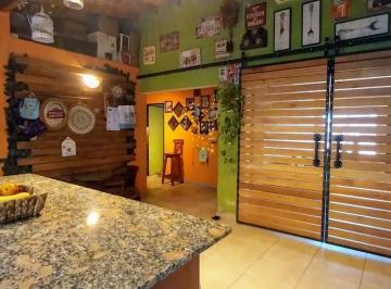 Casa · 284m² · 5 Ambientes · Casa 4 Dorm. Ituzaingo Venta + Patio