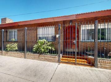 PH · 82m² · 4 Ambientes · 3 Cocheras · Venta PH Tipo Casa con Patio en Villa Adelina