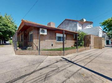 PH · 82m² · 4 Ambientes · 3 Cocheras · Venta PH Tipo Casa con Patio en Villa Adelina