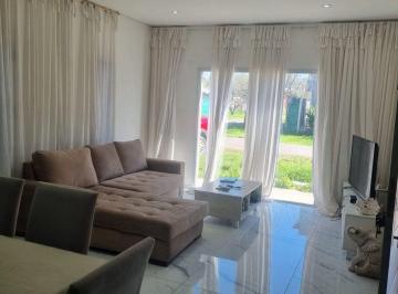 Casa · 210m² · 4 Ambientes · 1 Cochera · Venta Casa 4 Amb y Lote Loma Linda
