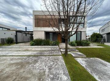 Casa · 324m² · 6 Ambientes · 2 Cocheras · Venta Casa Ayres Plaza 6 Amb. 710 m² Lote - Pilar
