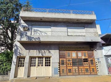 Casa · 341m² · 4 Ambientes · 1 Cochera · Venta, Casa Multifamiliar en San Justo, con Local