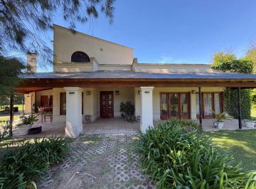 Casa · 238m² · 4 Ambientes · 2 Cocheras · Venta Casa 4 Amb - Quincho B°chacras Open Door Lujan