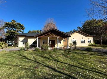Casa · 261m² · 4 Ambientes · 2 Cocheras · Venta Casa 4 Amb en B° Chacras de Open Door Lujan