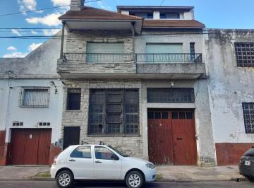 Bodega-Galpón · 910m² · Galpón de 900 m² Cub. con 2 Dtos a Refaccionar.