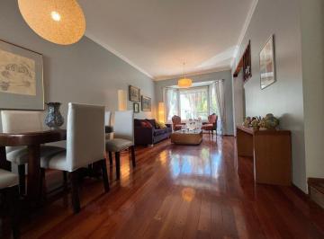 Casa · 260m² · 6 Ambientes · 2 Cocheras · Excelente Propiedad de 6 Amb. Los Ángeles Village