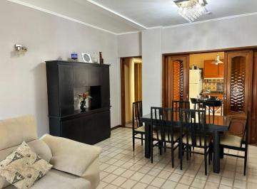 Casa · 180m² · 4 Ambientes · 2 Cocheras · Venta Casa de 3 Dorm. Bella Vista Rosario