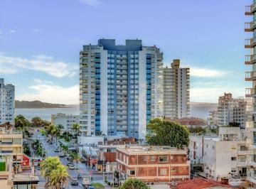 Departamento · 92m² · 4 Ambientes · 1 Cochera · Departamento en Venta a Pasos del Mar Playa Brava