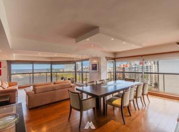 Departamento · 174m² · 5 Ambientes · 2 Cocheras · Alquiler Apto Amoblado 3d + 2g en Pocitos