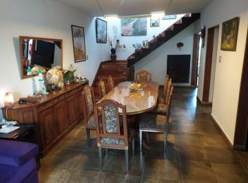 Casa · 220m² · 4 Ambientes · 1 Cochera · Casa 4 Ambientes San Justo