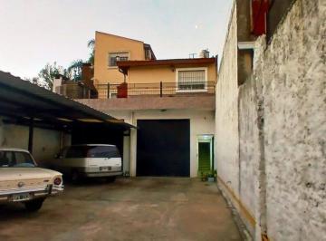 Bodega-Galpón · 310m² · Venta Galpon con 11 Cocheras - 2 Dptos (Caseros)
