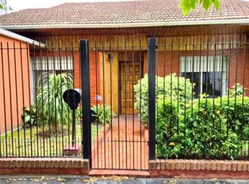Casa · 150m² · 4 Ambientes · 1 Cochera · Venta Casa 3 Amb con Jardin Bella Vista. Permuta