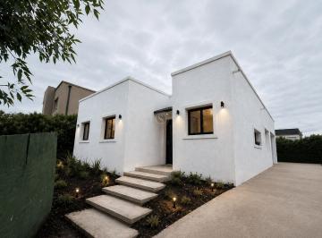 Casa · 120m² · 4 Ambientes · 1 Cochera · Casa en Venta en Santa Elena, Pilar del Este, Pilar