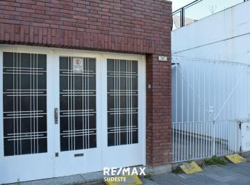 Casa · 143m² · 3 Ambientes · 1 Cochera · Casa con Doble Ingreso, Zona Salta y 12 de Octubre