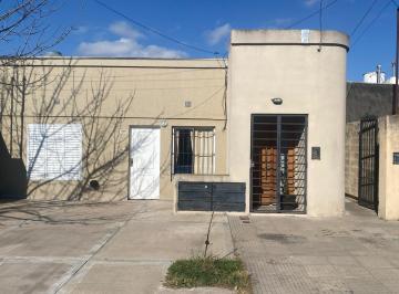 Casa · 149m² · 7 Ambientes · Casa en Venta en Pehuajo con 2 Departamentos