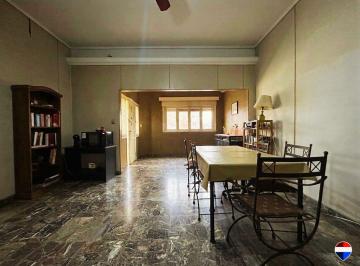 Casa · 178m² · 4 Ambientes · 1 Cochera · Venta Casa 4 Amb C/cochera Jardin Castelar Centro